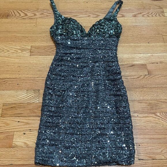 Royal Queen Collection Formal Gray Beaded and Sequin Party Dress Size 4 - Picture 7 of 7